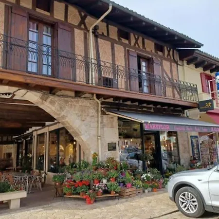 House With Large Private Garden In * 빌레알