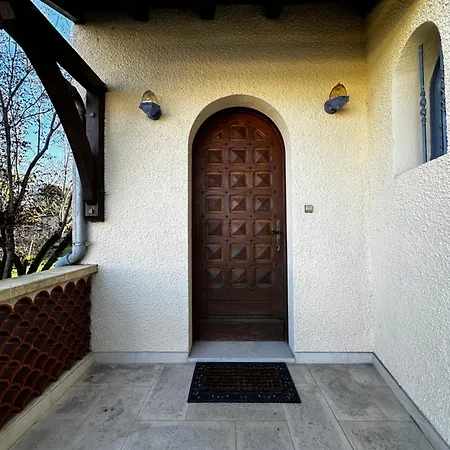 House With Large Private Garden In Дом отдыха *